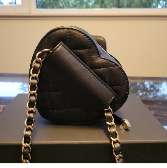 Chanel hottest heart belt bag in black - Picture 6 of 8